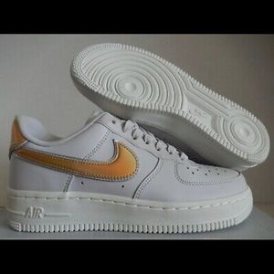 NIKE Air Force 1’s ‘07 Grey Metallic Gold